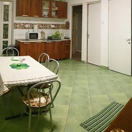 Grevia Apartmanok Poroszlo Room photo